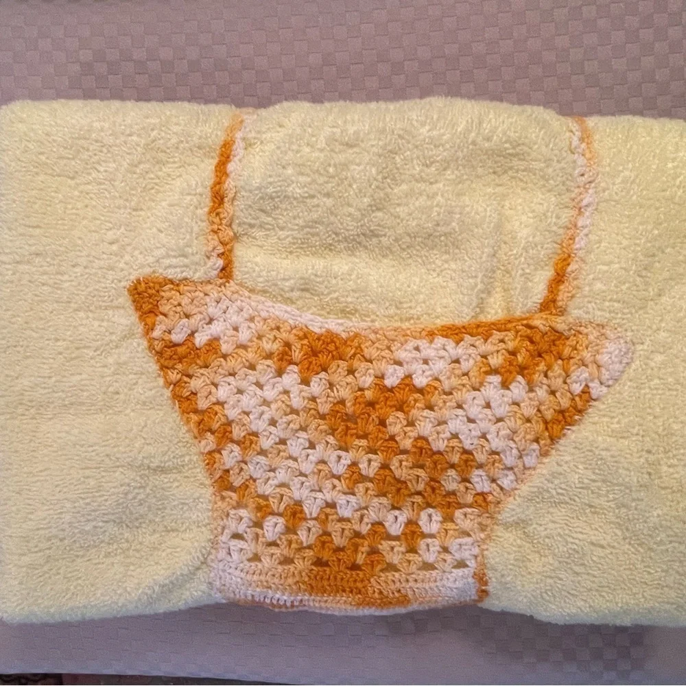 Vintage Cannon First Lady Customized Yellow Bath Towel w/Crochet Basket